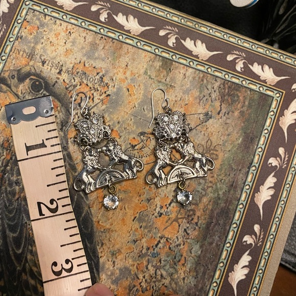 Assemblage Strength Of Two Lions Dangle Earrings - Picture 7 of 9